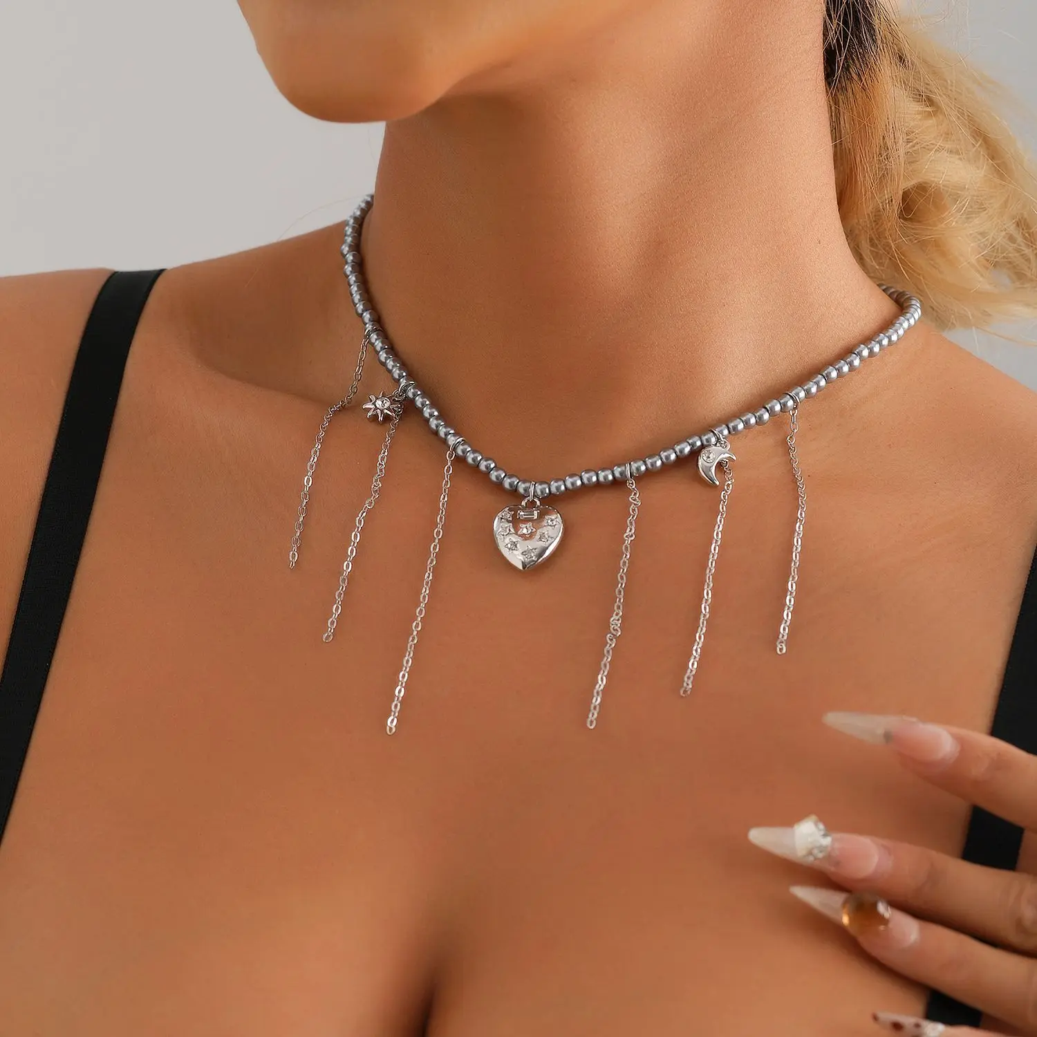 

Goth Sun Moon Heart Pendant Tassel Choker Necklace Women Love Charm Bead Necklace Fashion Vintage Clavicle Chain Jewelry