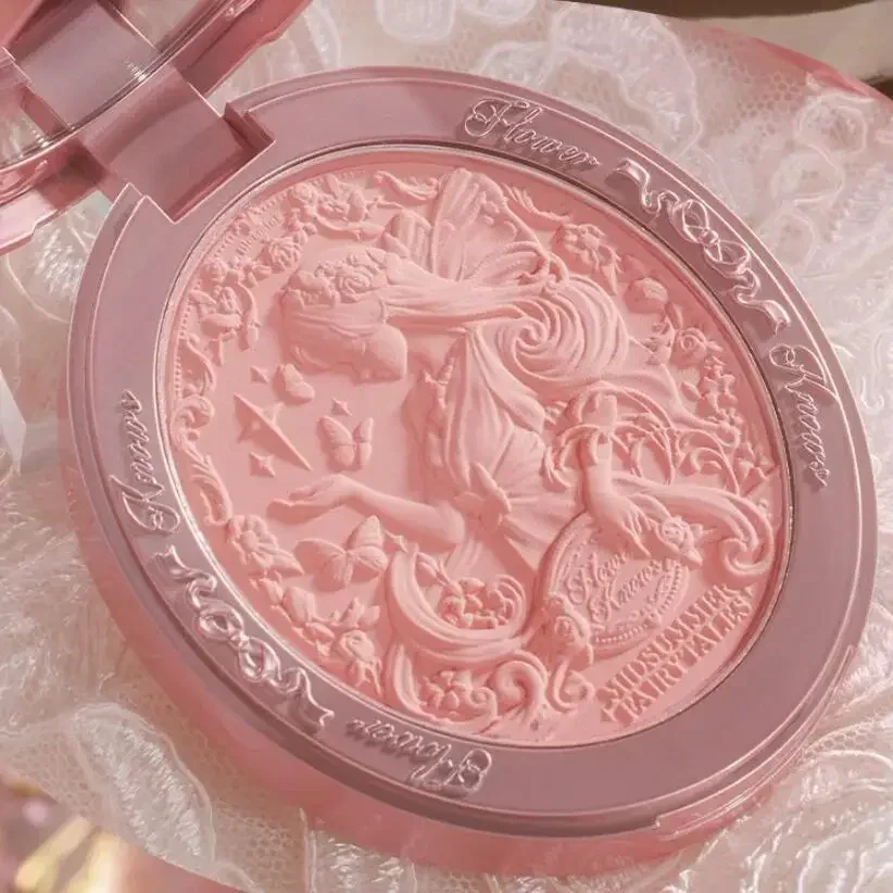 Flower Knows Midsummer Fairytales Powder Blush Lichtgewicht Glad Blendable, langdurige de hele dag gezichtsverbeterende make-up Blusher