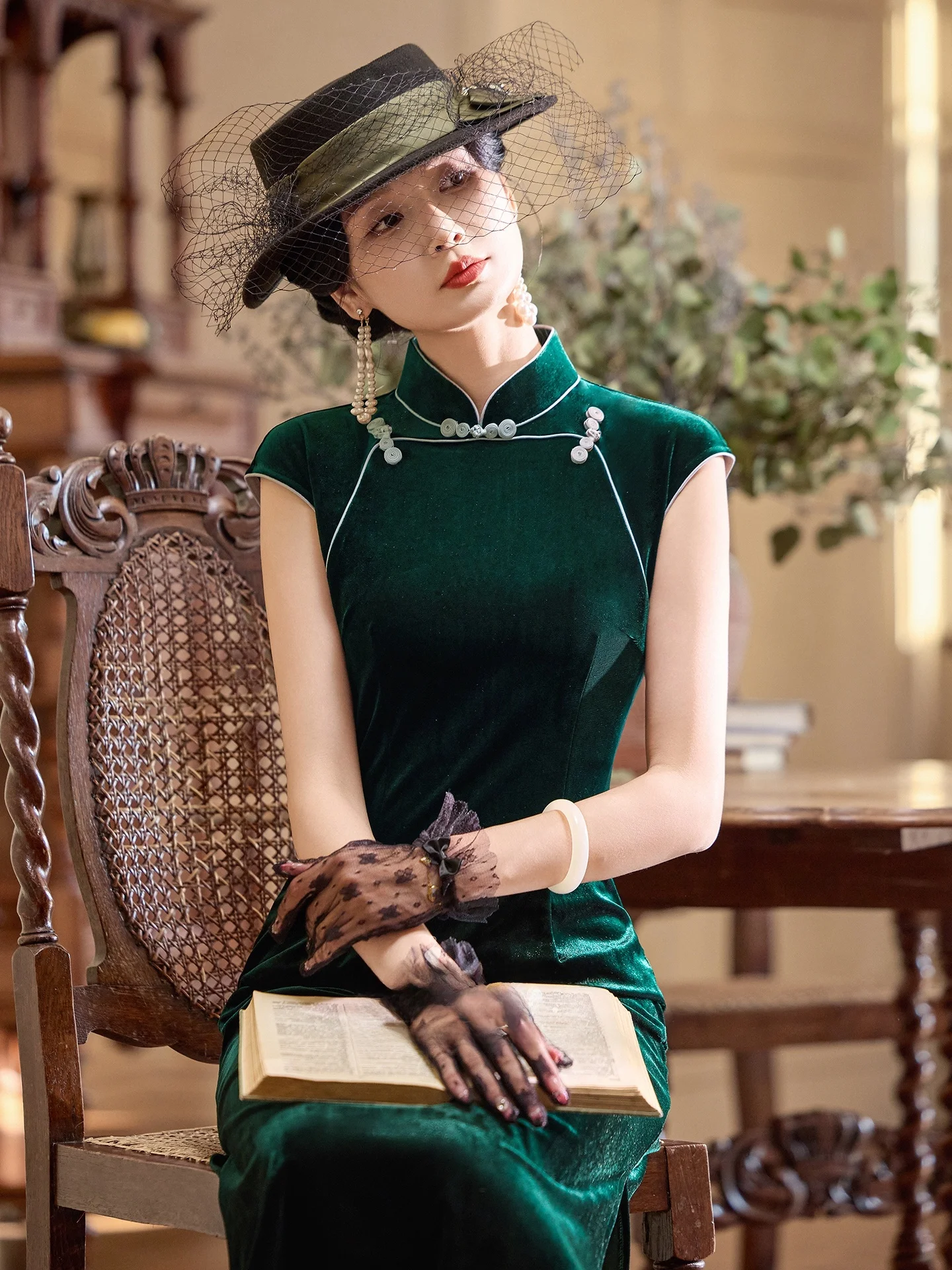 

Young Sle een Velvet Qipao 2025 Autumn Winter New Arrival anghai Old School Retro Design Daily Wear Suitable