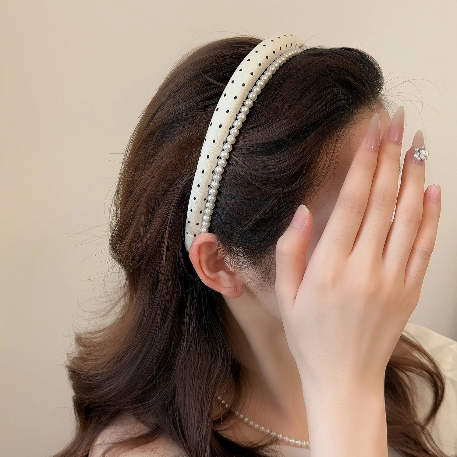 Hot Selling Polka Dot Pearl Headband Korean Style Non Slip Wide Sponge Hair Hoop for Women Face Wash Daily Outing Elegant