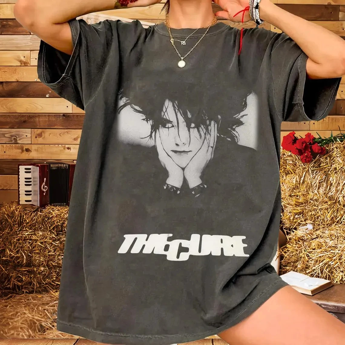 Von Robert Smith inspiriertes T-Shirt für die Tour im Stil der 80er Jahre | Post-Punk Vintage Grafik-T-Shirt | Von Fans gefertigtes Alternative-Musik-Shirt | Unisex-Retro-T-Shirt