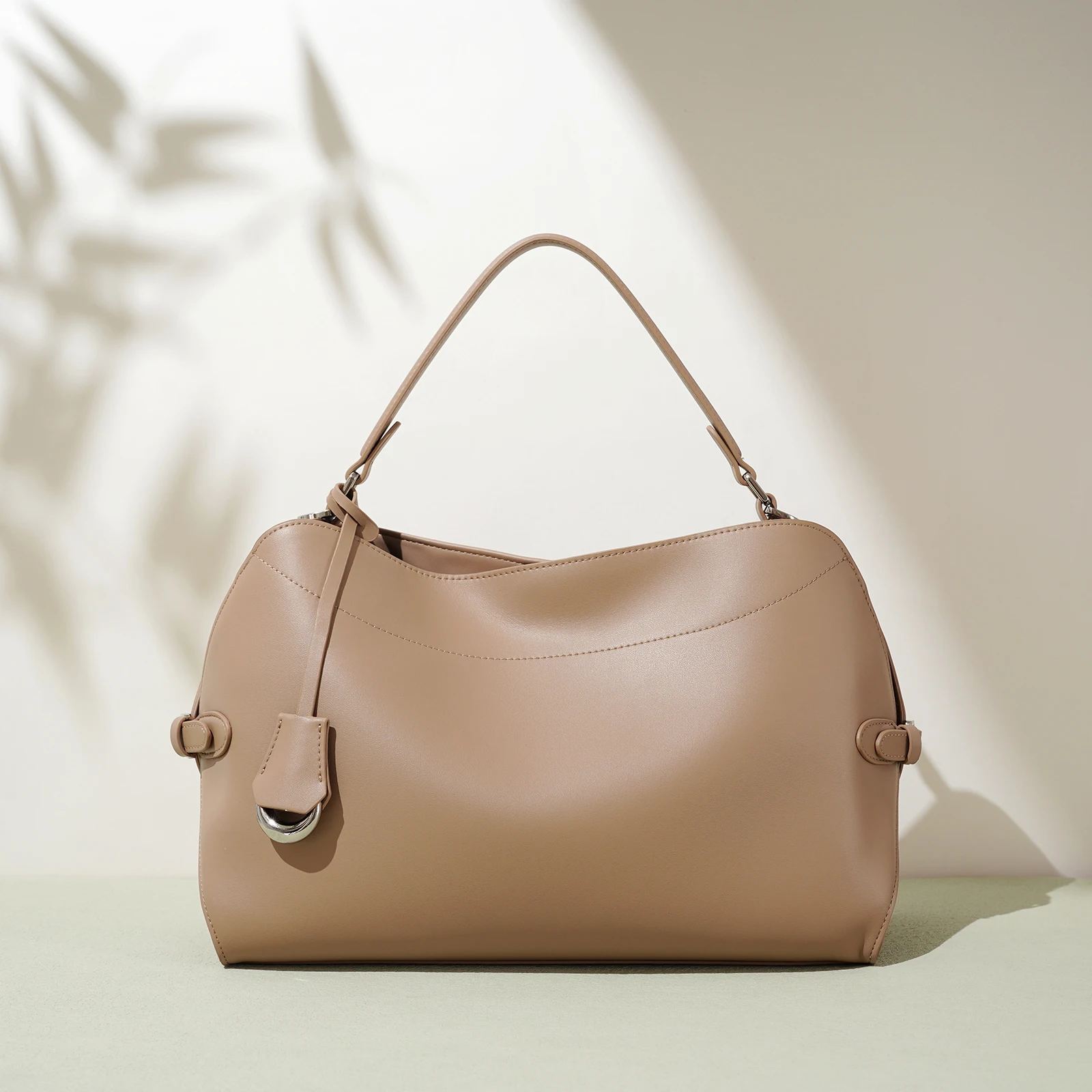 

2025 New Belt Buckle Design Large Capacity Cowhide One-Shoulder Crossbody Bag Fashion Ladies Handbag Genuine Leather Tote Bags