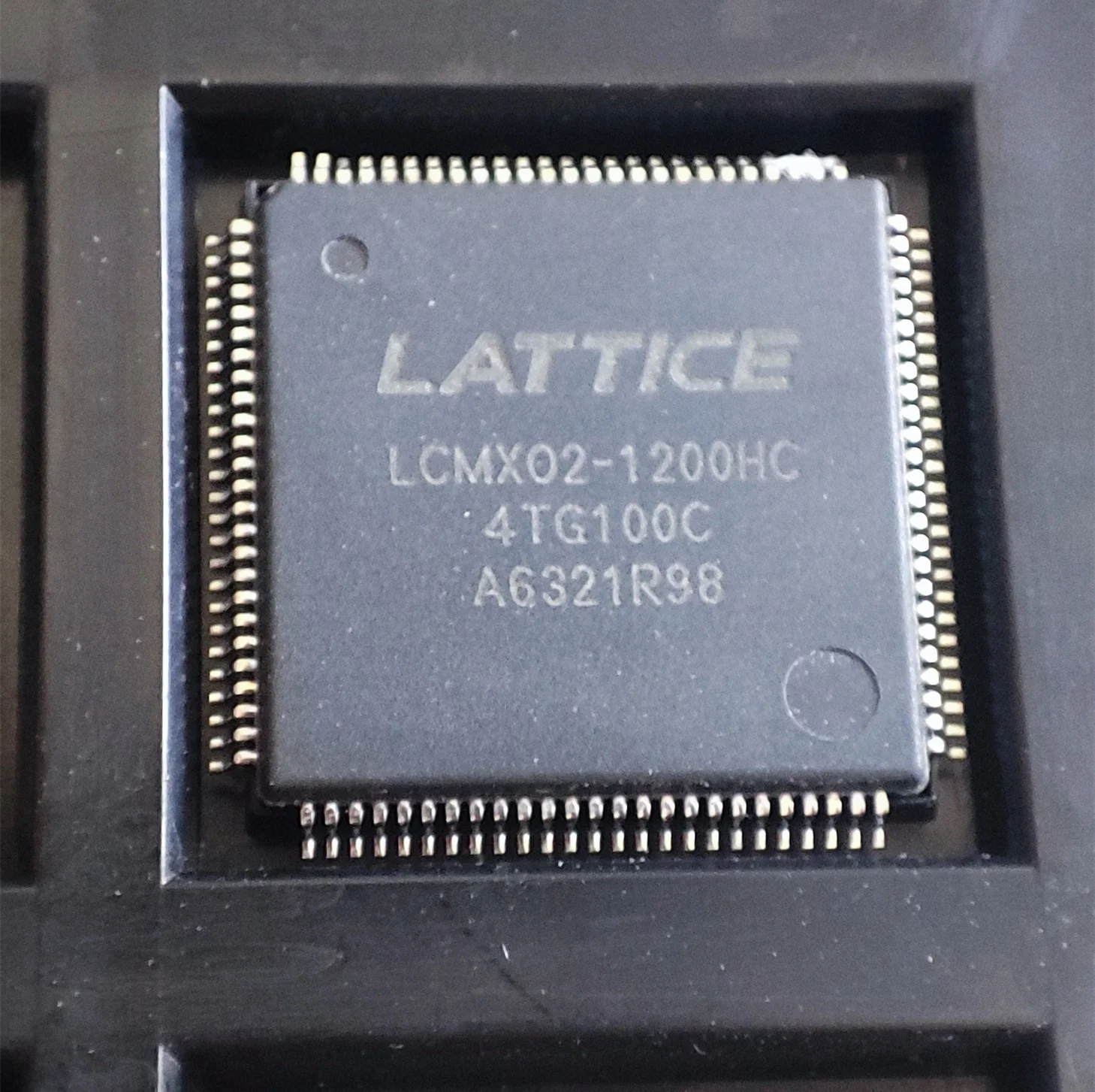 1~10pcs/lot LCMXO2-1200HC-4TG100C -4TG100I LCMX02-1200HC QFP-100 100% Brand New Original.