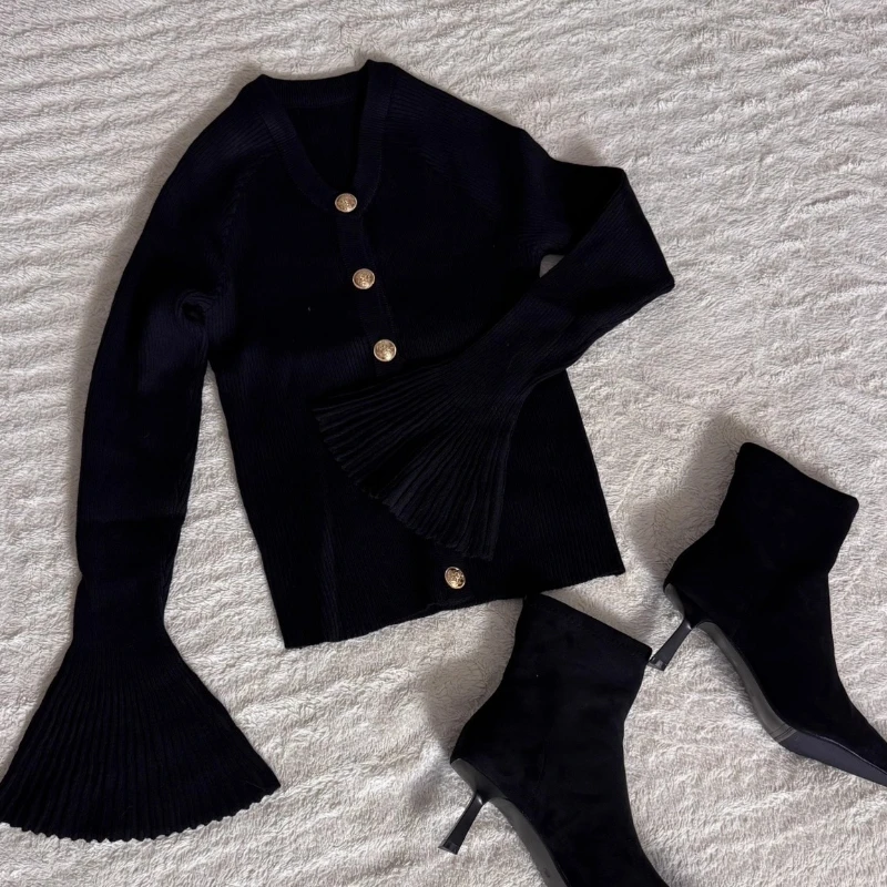 เสื้อคาร์ดิแกนถักแขนยาวสำหรับผู้หญิง ผ้าริบเนื้อแน่น กระดุมแถวเดียว ทรงเข้ารูป แฟชั่นฤดูใบไม้ร่วง-ฤดูหนาว 2026 เสื้อถักสำหรับผู้หญิง