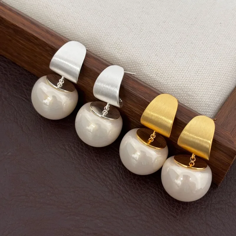 French matte metal large pearl stud earrings cold wind geometric curved bead earrings gold and silver two-color commuting