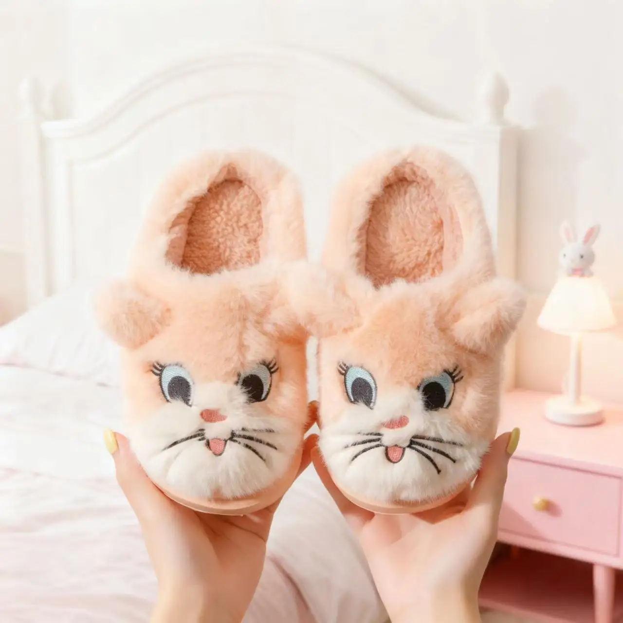 

Детские зимние тапочки с милыми героями мультфильмов, мягкие хлопковые нескользящие домашние туфли на толстой подошве, уличные тапочки для девочек