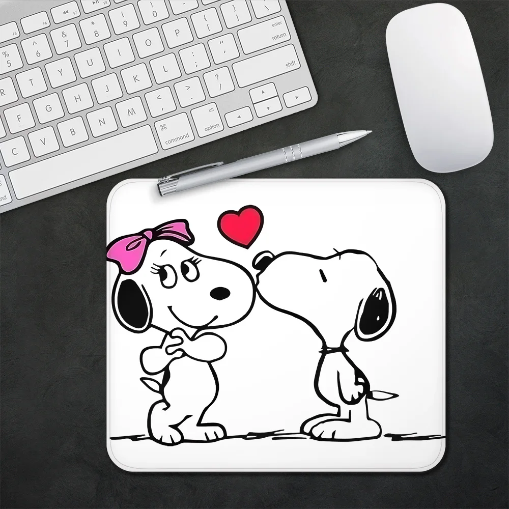 Cartoon niedlichen Snoopys Hund Gaming Mauspad xs kleines Mauspad für PC Gamer Desktop-Dekoration Büro Maus Matte Deskmat Teppich