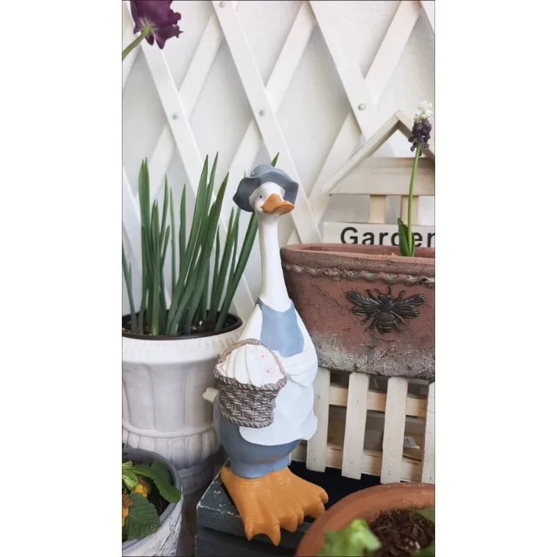 Creative duck pastoral resin ornaments, courtyard outdoor decorations, terrace handmade creative animal sculptures