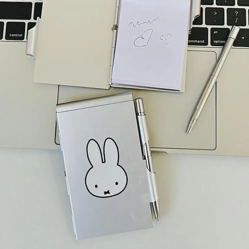 ミッフィー ポータブル アルミニウム合金製ノートブックはコンパクトでミニなので、ペン、ノート、ポケットブック、空白のスペースを持ち運べます。