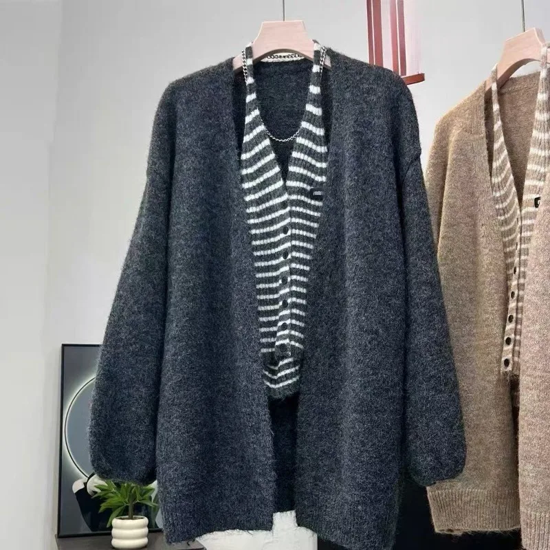 A Stylish and Laid-back Korean-style Knitted Suit, Cardigan Sweater, Halter Top, Two-piece Set, New Autumn Fashion and Versatile