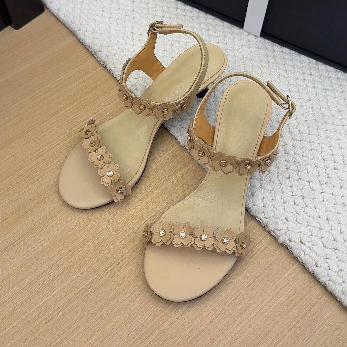 وصل حديثًا لعام 2025 من FANGXITING على الطراز البريطاني حذاء بدون كعب نسائي من الجلد الطبيعي بمقدمة مستديرة حذاء رجالي معدني ديكورا ماري جينس أوكسفورد Zapatos #2