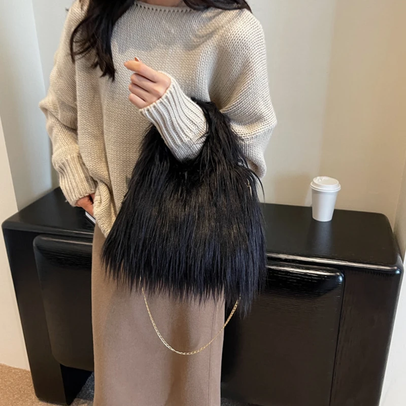 Winter Faux Fur Shoulder Bag for Women Trendy Fuzzy Handbags Plush Crossbody Bag Fluffy Tote Bag Furry Handle Mobile Phone Bag