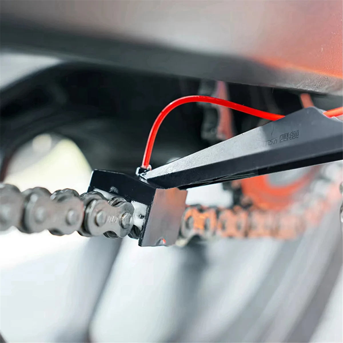 BAAQ CYLION รถจักรยานยนต์โซ่เกียร์ Oiler ทําความสะอาด-เสริมรถจักรยานยนต์ CHAIN Lube Oiler เครื่องมือสําหรับโซ่ Lube กระป๋อง