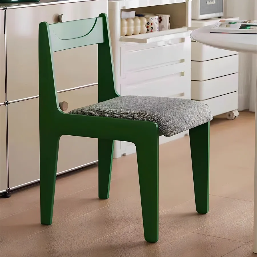 北欧プラスチックチェア 大人用 モダン シンプル 厚みのある背もたれ ダイニングチェア