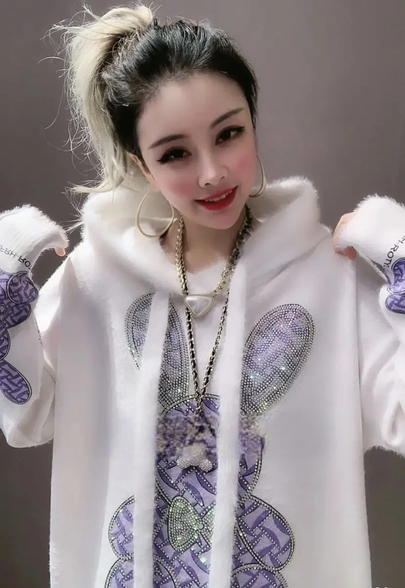 Round Neck Pullover Cartoon Rabbit Fashion Rhinestone Printed Knitted Coat Women Spring Autumn Loose Hoodie Long Sleeve Sweater