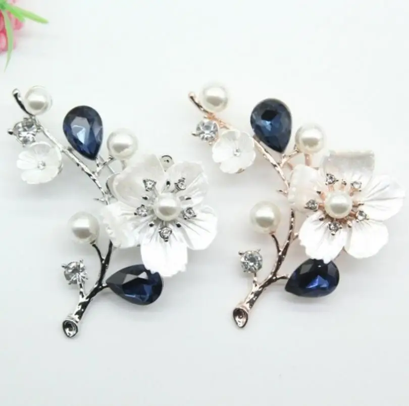 Fashionable Version of Engraved Plum Blossom Women's Brooch Anti-Exposure Brooch