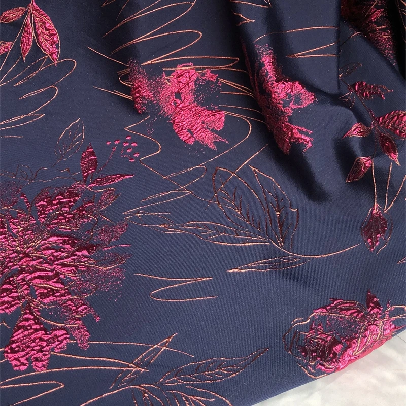 

Жаккардовая ткань Красный Черный Цветок Рельефное Платье Одежда Дизайнерская одежда Швейные ткани Ткань «сделай сам» Пришивание во дворе на метр