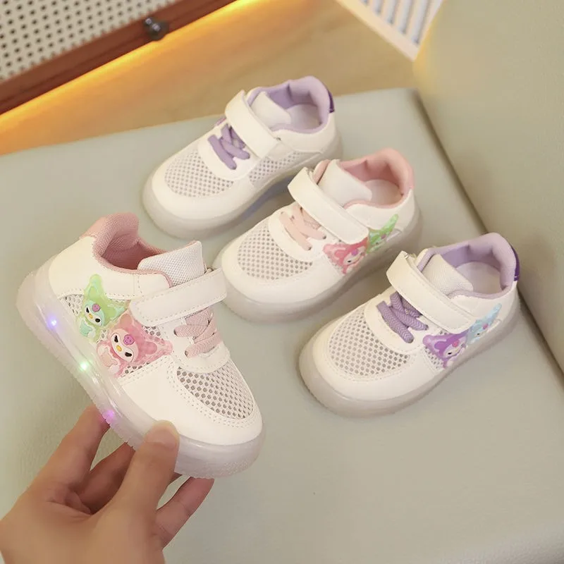 

Детская повседневная обувь со светодиодной подсветкой Kuromi, модная летняя спортивная обувь для детей, противоскользящая дышащая дизайнерская обувь фиолетового и розового цвета, размер 21-30