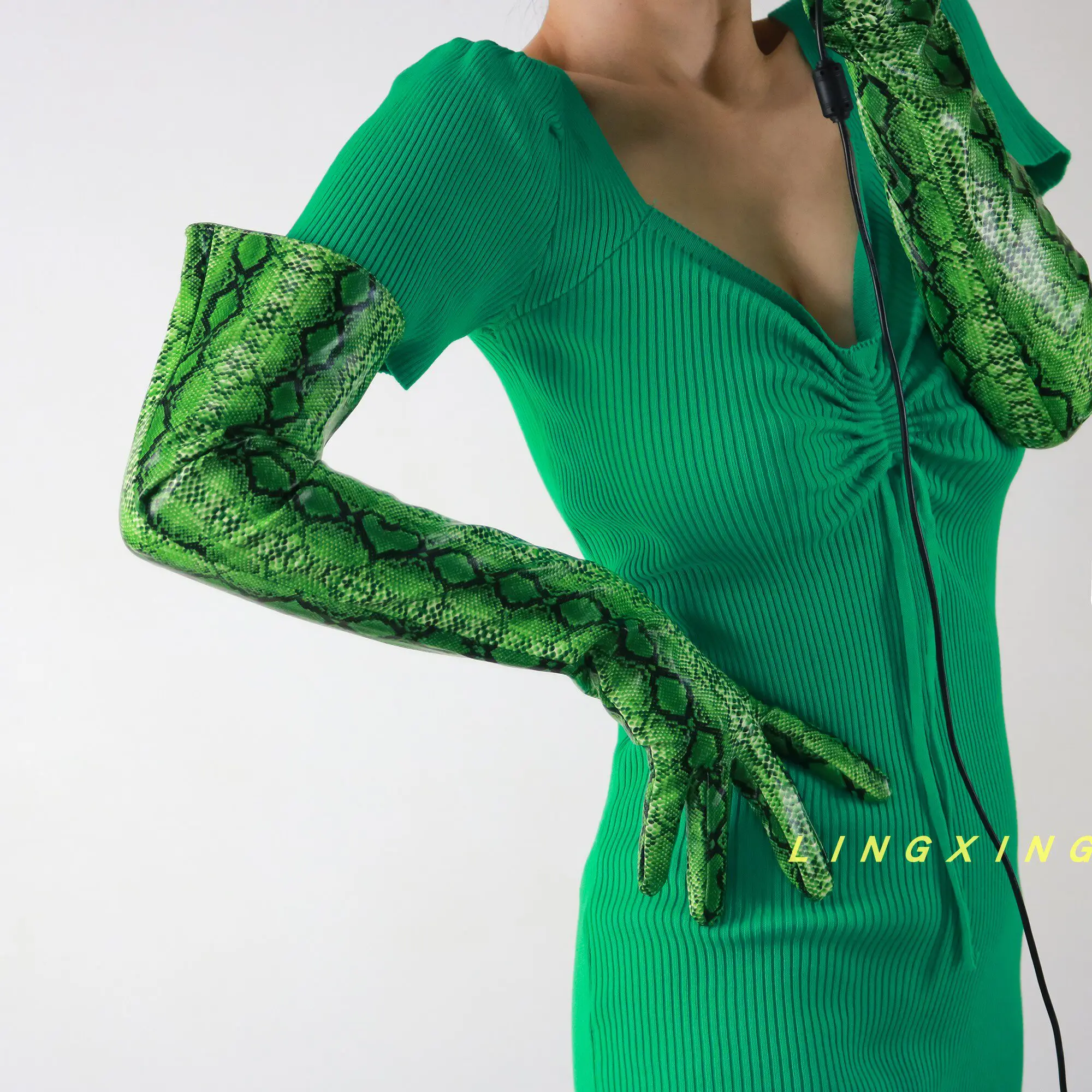 60 cm lange Handschuhe aus glänzendem Kunstleder, PU, Opera Golden Gold-Beschichtung, für Damen, elegant, sexy, luxuriös, modisch, winddichte Handschuhe – Detail 6
