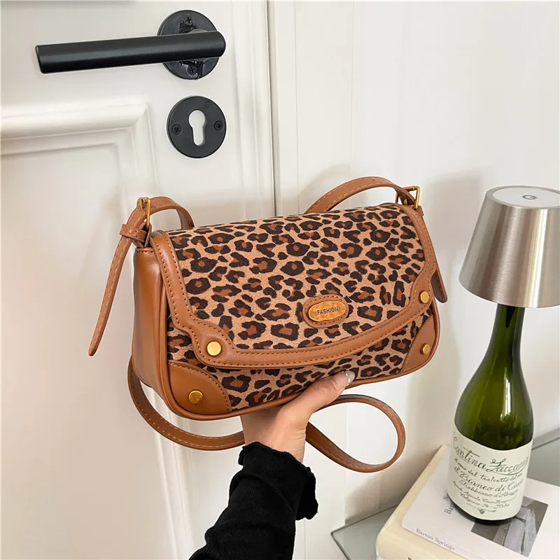 

Faux Suede Zipper Solid Color Women's Shoulder Bags Fashion Bags 2026 Autumn/winter New Sewing Thread Youth Crossbody Bags