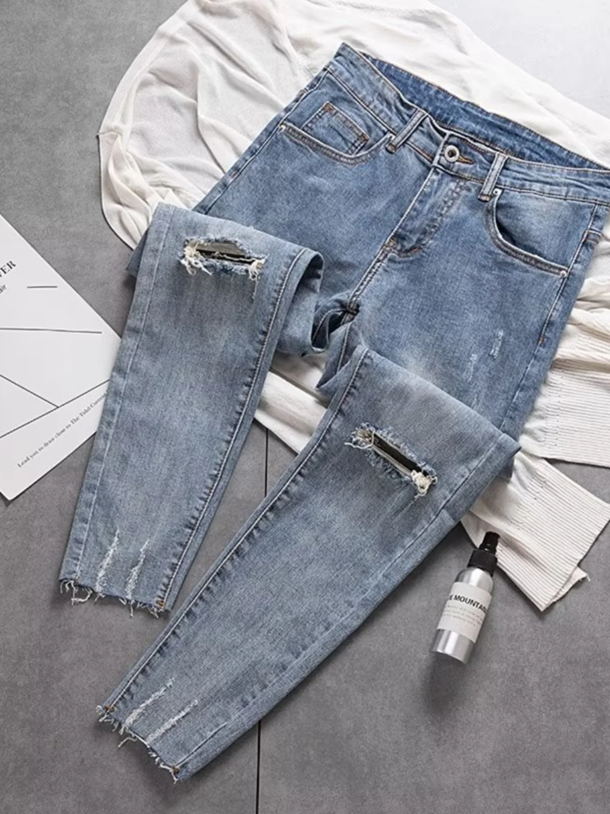 

Мужские джинсовые брюки Slim Fit в японском стиле с открытыми коленями, модные, брендовые, эластичные, укороченные (до колена), летние, тонкие, недорогие.