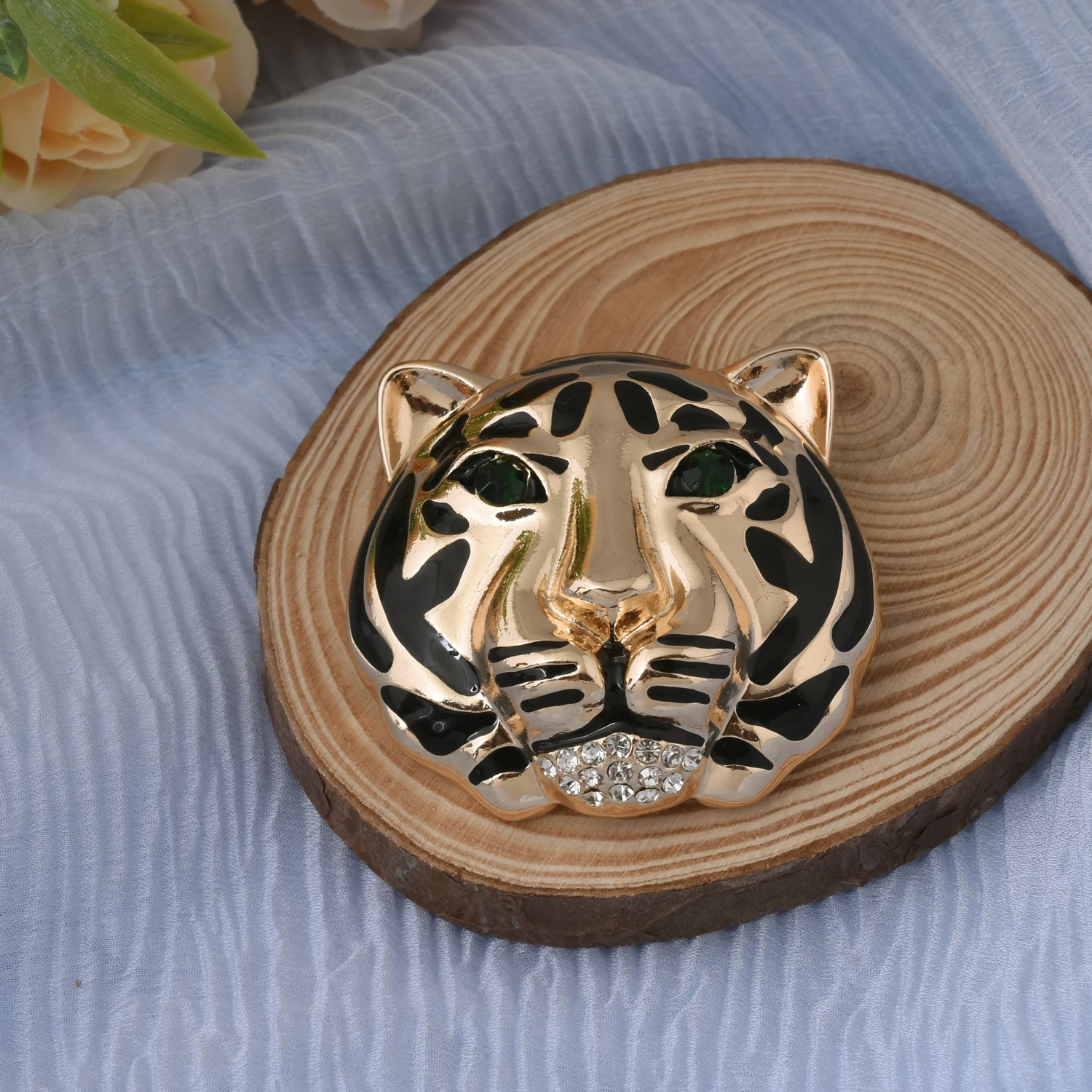

Europe and the United States cross-border high-grade tiger collar pin retro men's corsage design creative suit alloy brooch woma