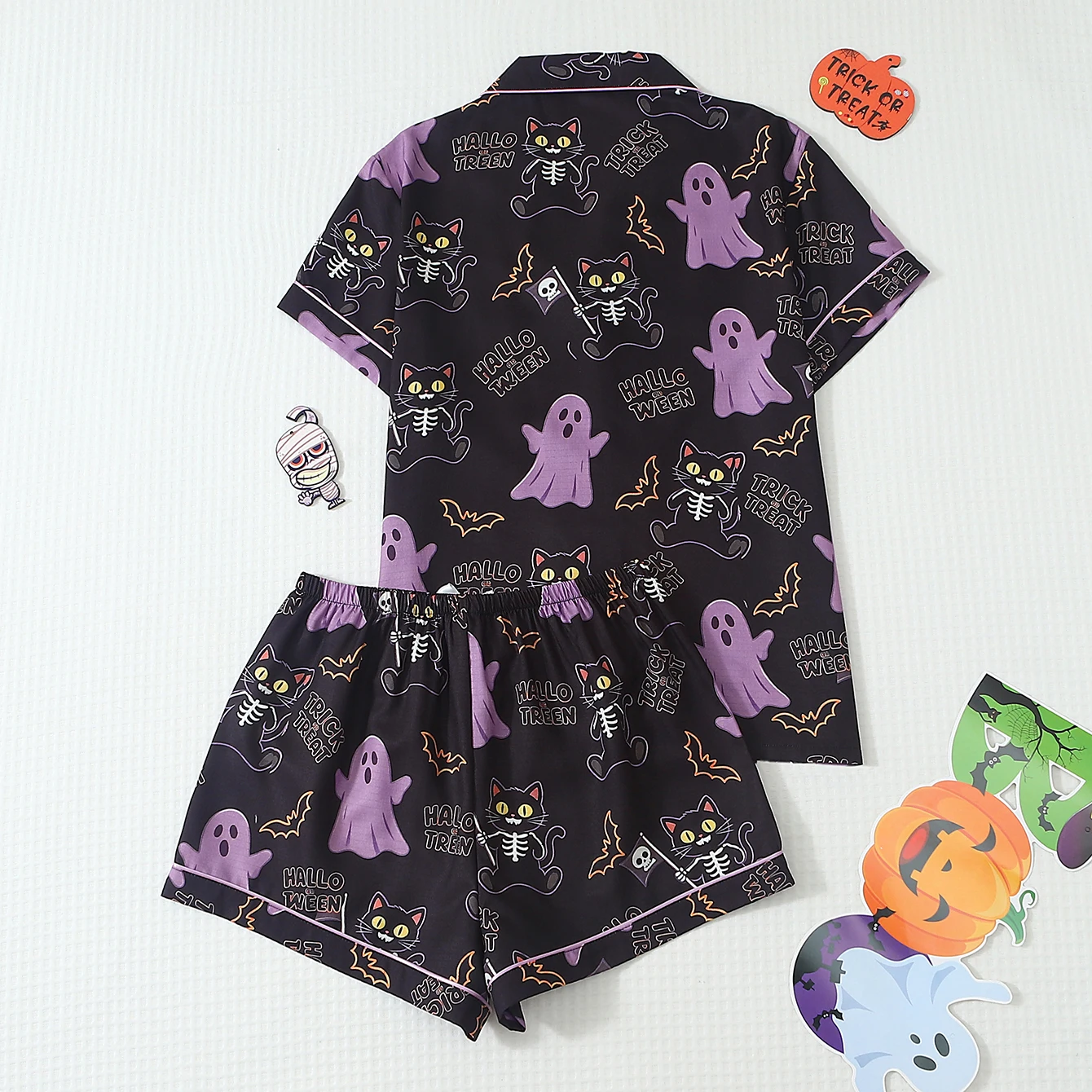 2-piece set of funny and quirky black Halloween-themed black cat and ghost print spring/summer short-sleeve collared top and bow-tie shorts women's pajama set, suitable for Halloween