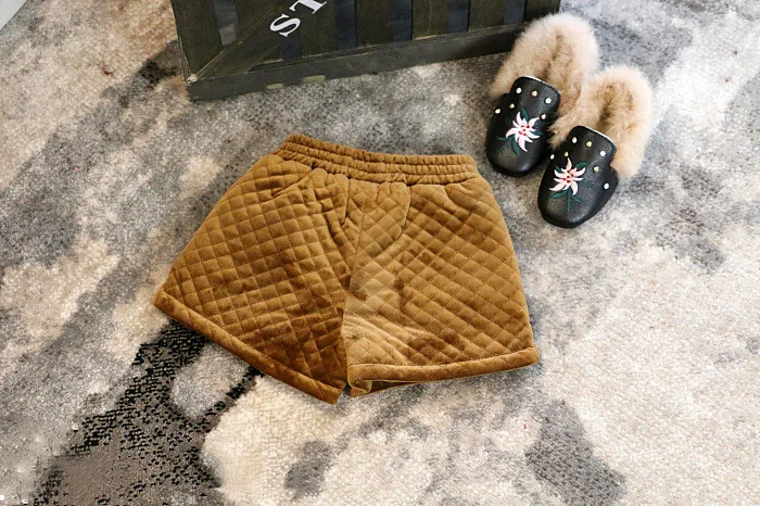 Shorts en peluche de style à carreaux pour filles, pantalons courts chauds pour enfants, vêtements pour enfants de 2 à 12 ans, automne et hiver