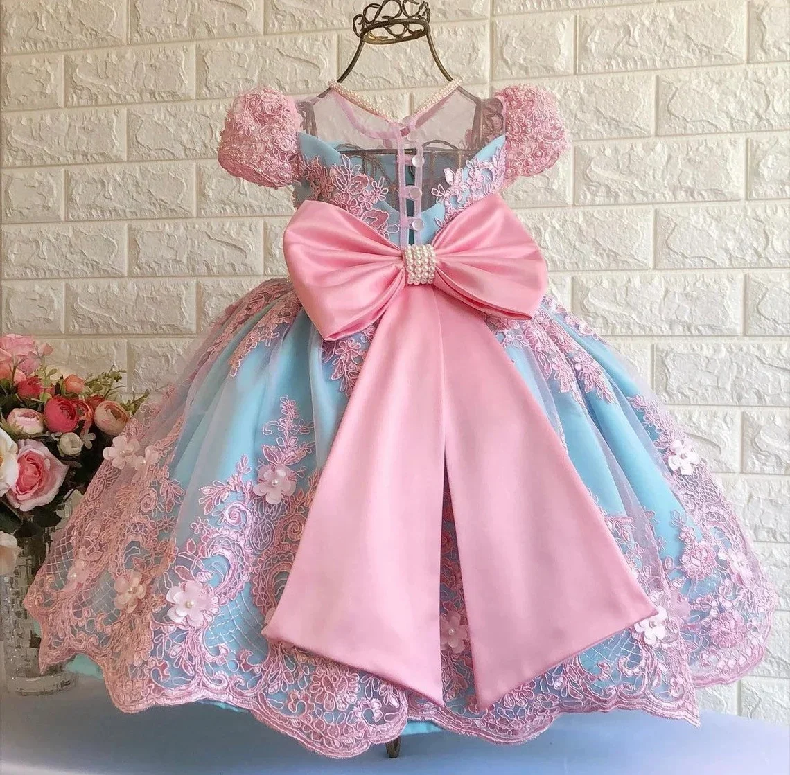 

Customized Gorgeous Flower Girl Dresses For Wedding Appliques Pearls With Bow Kids Birthday Party First Communion Banquet Gown