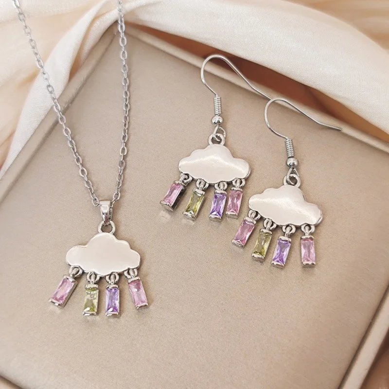 أحدث قلادة على شكل سحابة على الطراز الأوروبي والأمريكي مع قلادة زركونيا صغيرة المجموعة خفيفة وفاخرة ومتخصصة