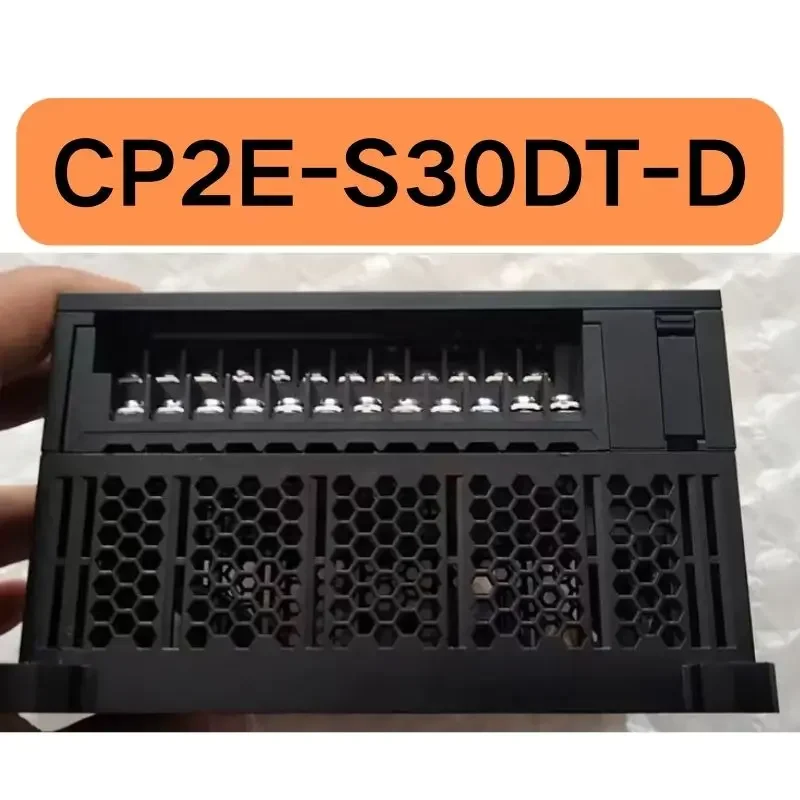 O controlador PLC usado CP2E-S30DT-D testado OK e sua função é intacta