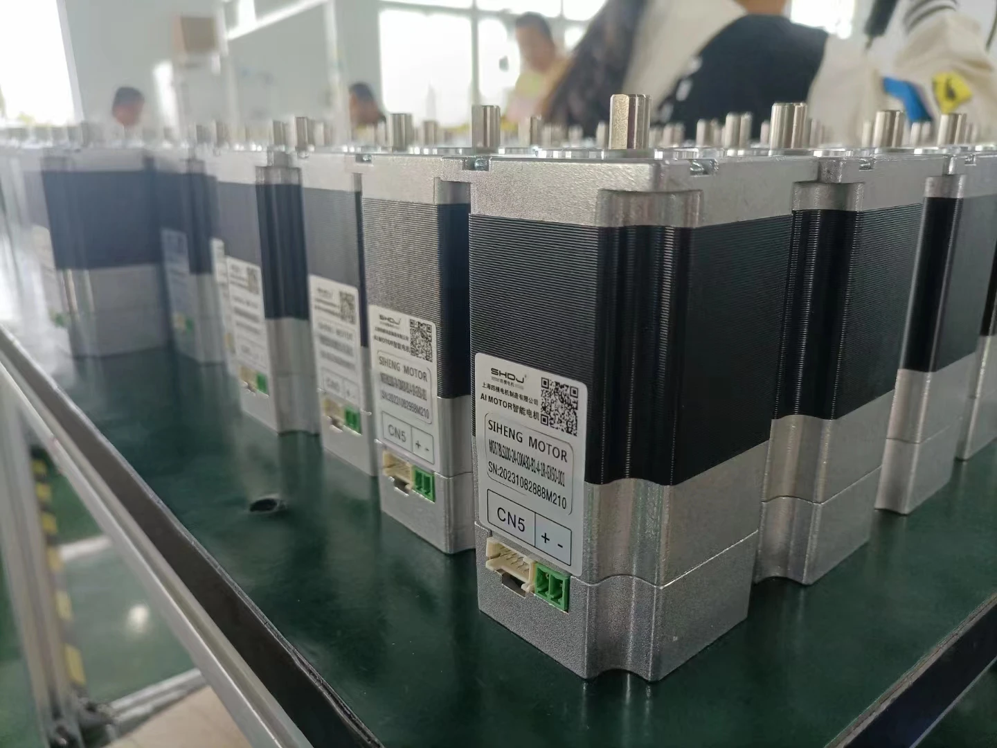 2025 시헹 공장 네마24 60mm 400W 캔오픈 1.27nm 400W 220V 48VDC 서보 모터 하이브리드 CE 태양광 꽃바구니 기계