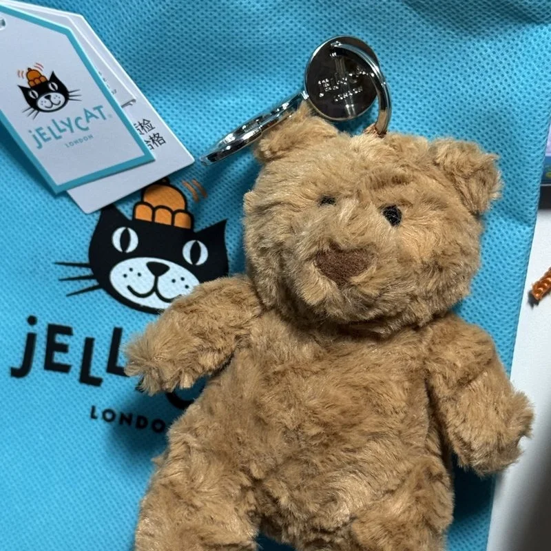 【NA STANIE】Oryginalny JELLYCAT UK Fun Barcelona Bear Bag Pendant Bear Keychain Plush Doll Birthday Christmas Gift