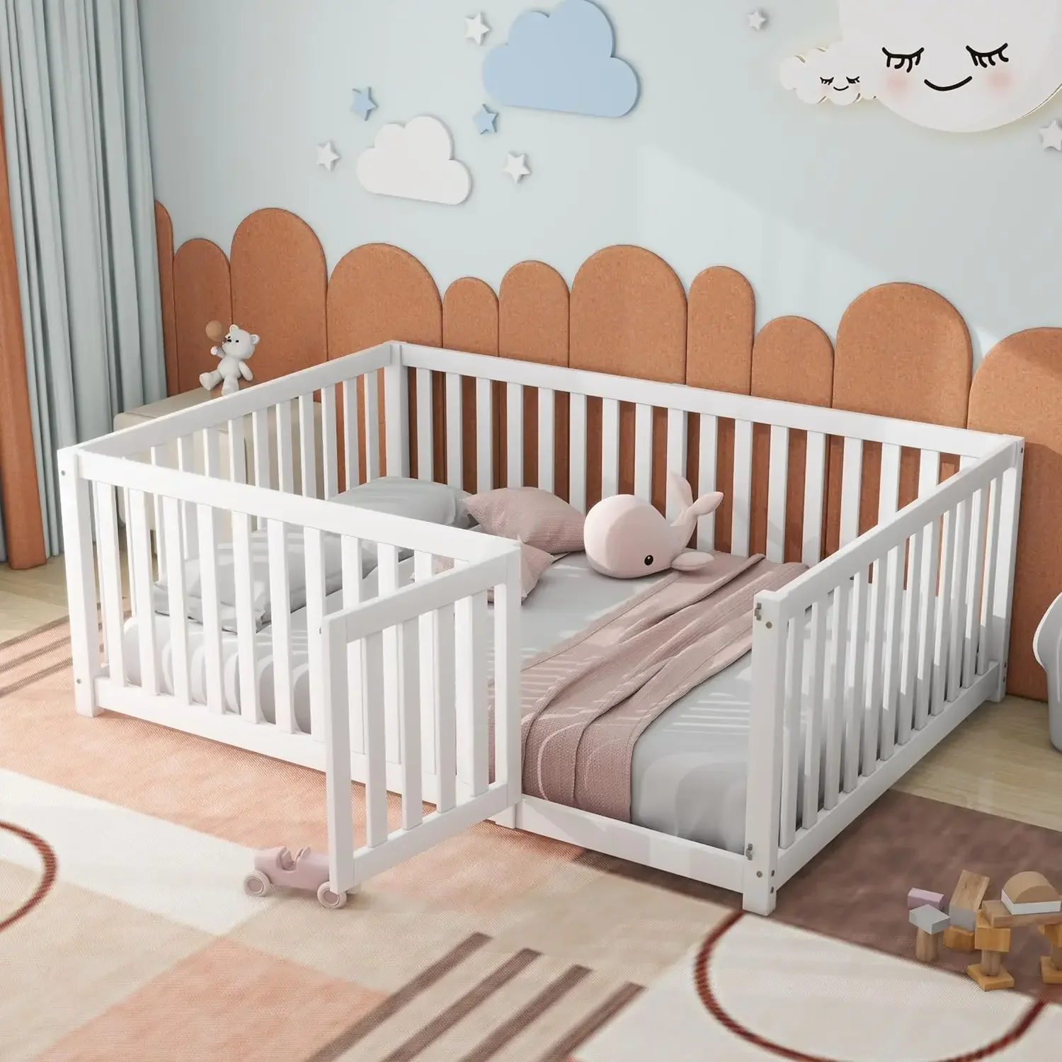 Marco de cama de piso completo para niños pequeños, marco de cama de tamaño completo de piso bajo Montessori de madera con barandilla de valla y puerta