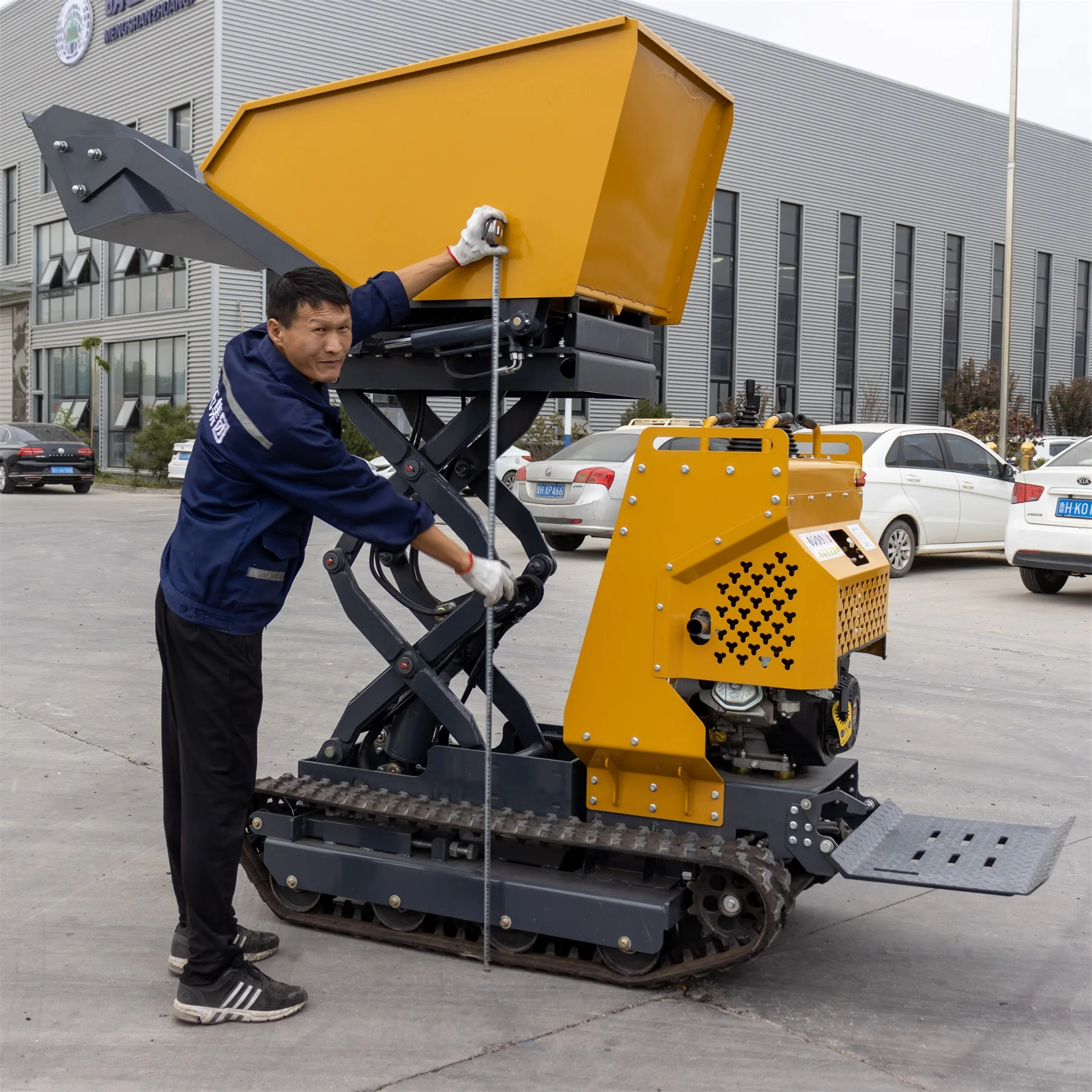 China Self-loading Mini Crawler Dumper Truck High Lift Self-loading Transport Dumper Loader Elevating Platform