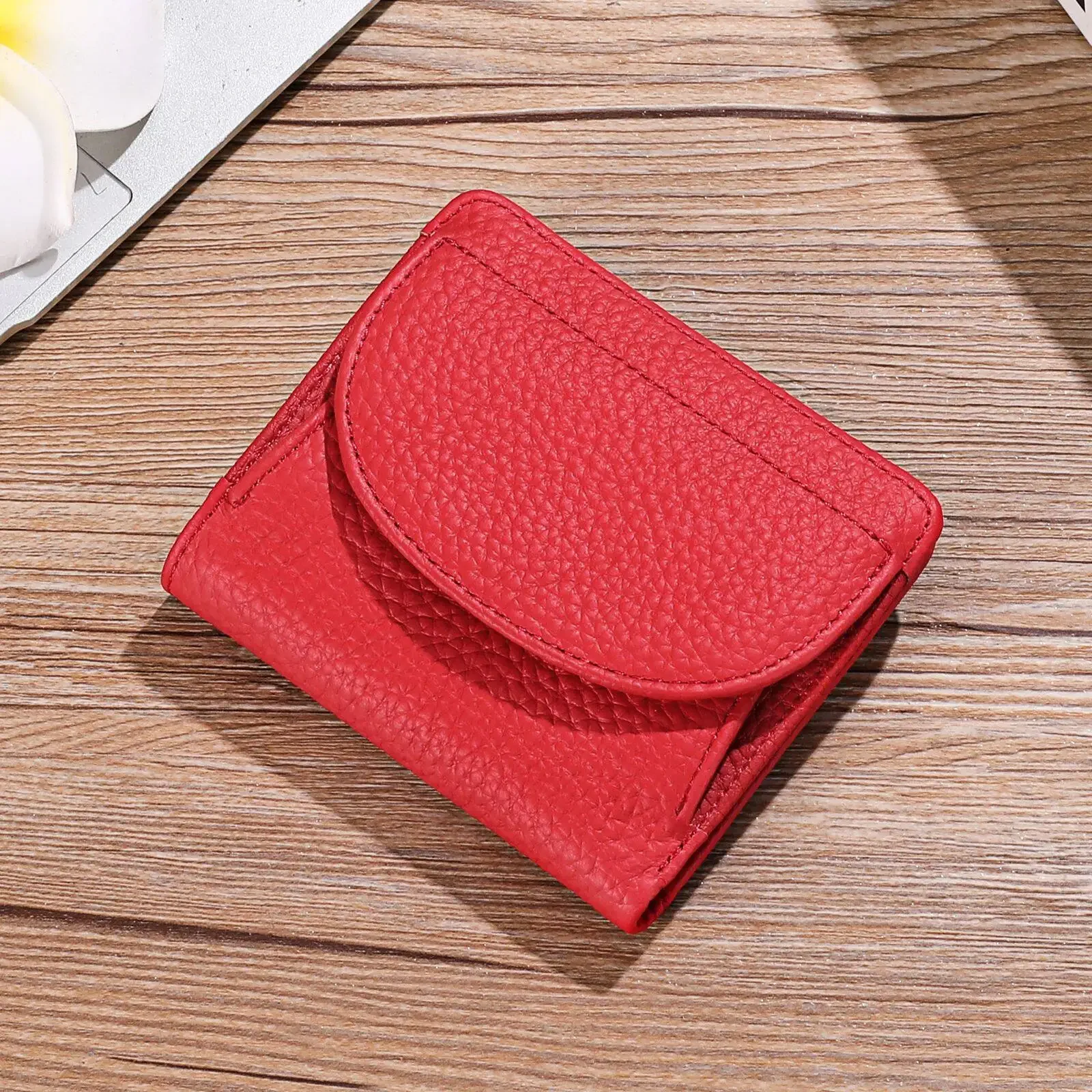 Damesportemonnee Korte tweevoudige vrije tijd Kleine portemonnee RFID Creditcardhouder Koeienhuid Mini-munt Ultradun zakje