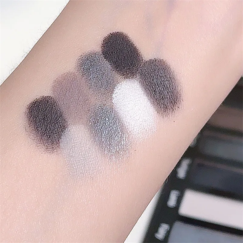 Palette di ombretti fumosi 8 colori, kit di trucco impermeabile metallizzato opaco luccicante a lunga durata per le donne, feste di Halloween, cosplay