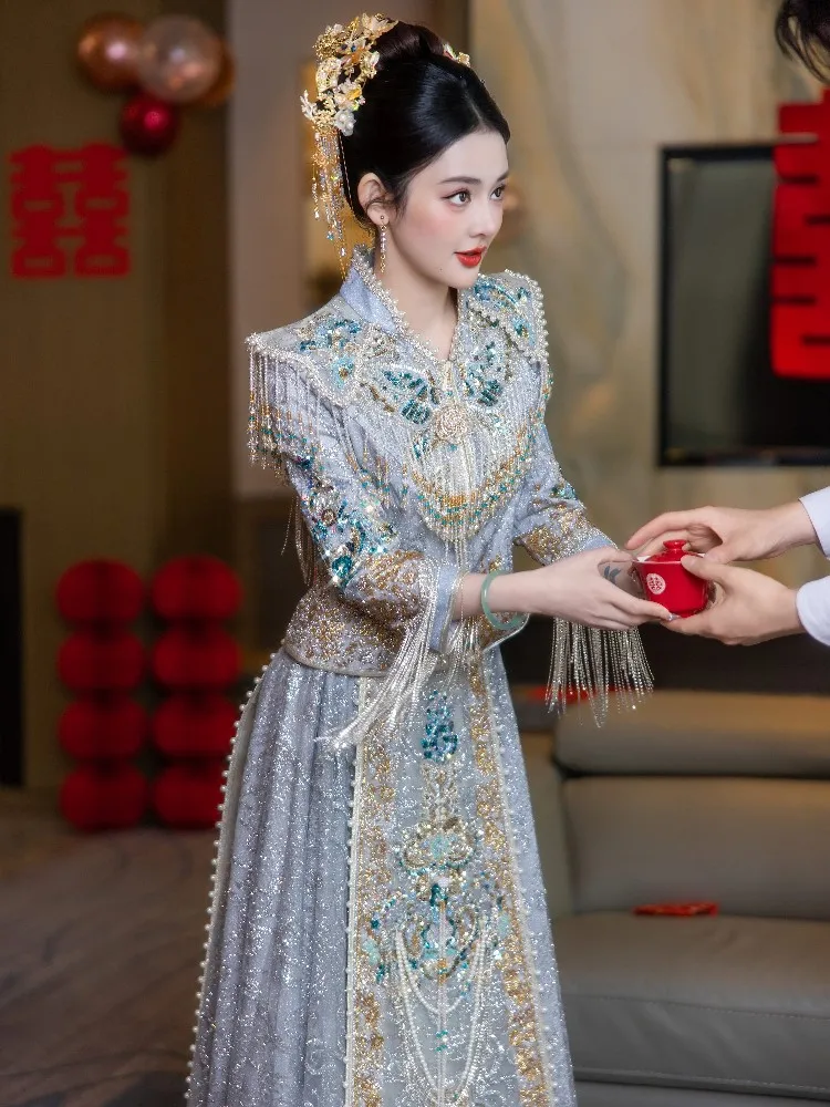 New Chinese-style wedding dress for brides and light-colored gowns