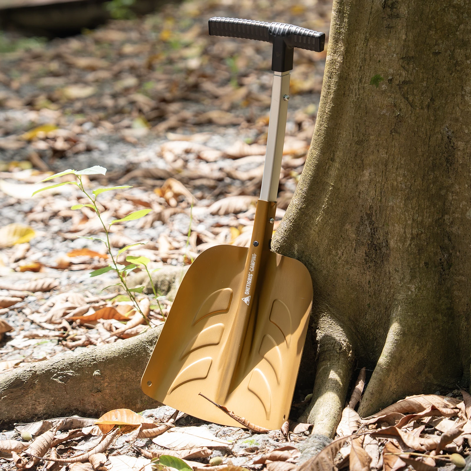 

OneTigris Ultralight Snow Shovel for Camping Driveway Home Snowmobiles Car Foldable Snow Remover with T-Grip Handle Aluminum