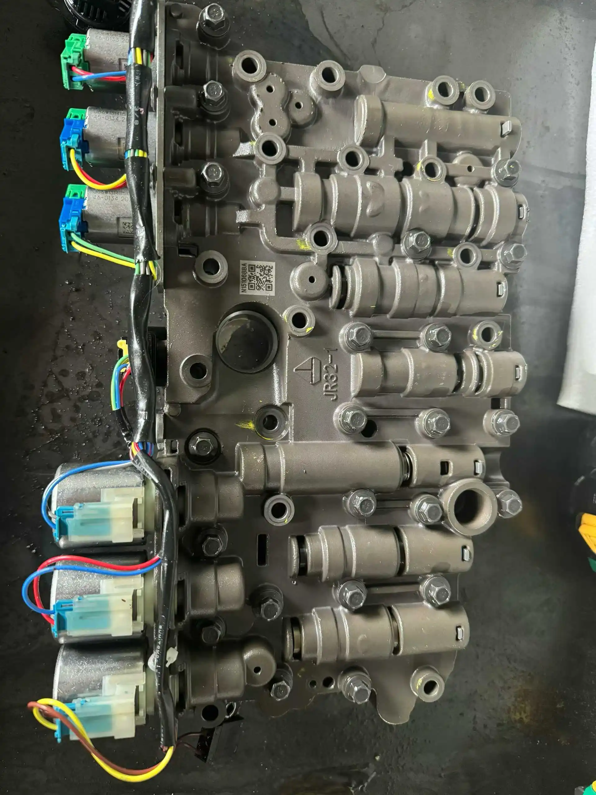 

Genuine CVT250 valve body, fully functional (with solenoid valve & wiring harness, condition as photos) For Roewe RX8 etc