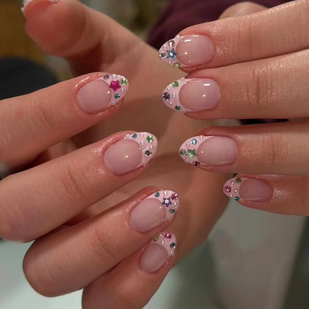 

24 шт. шикарных накладных ногтей розового цвета с блестящими стразами, французский дизайн, многоразовые, носимые, искусственные ногти-наклейки