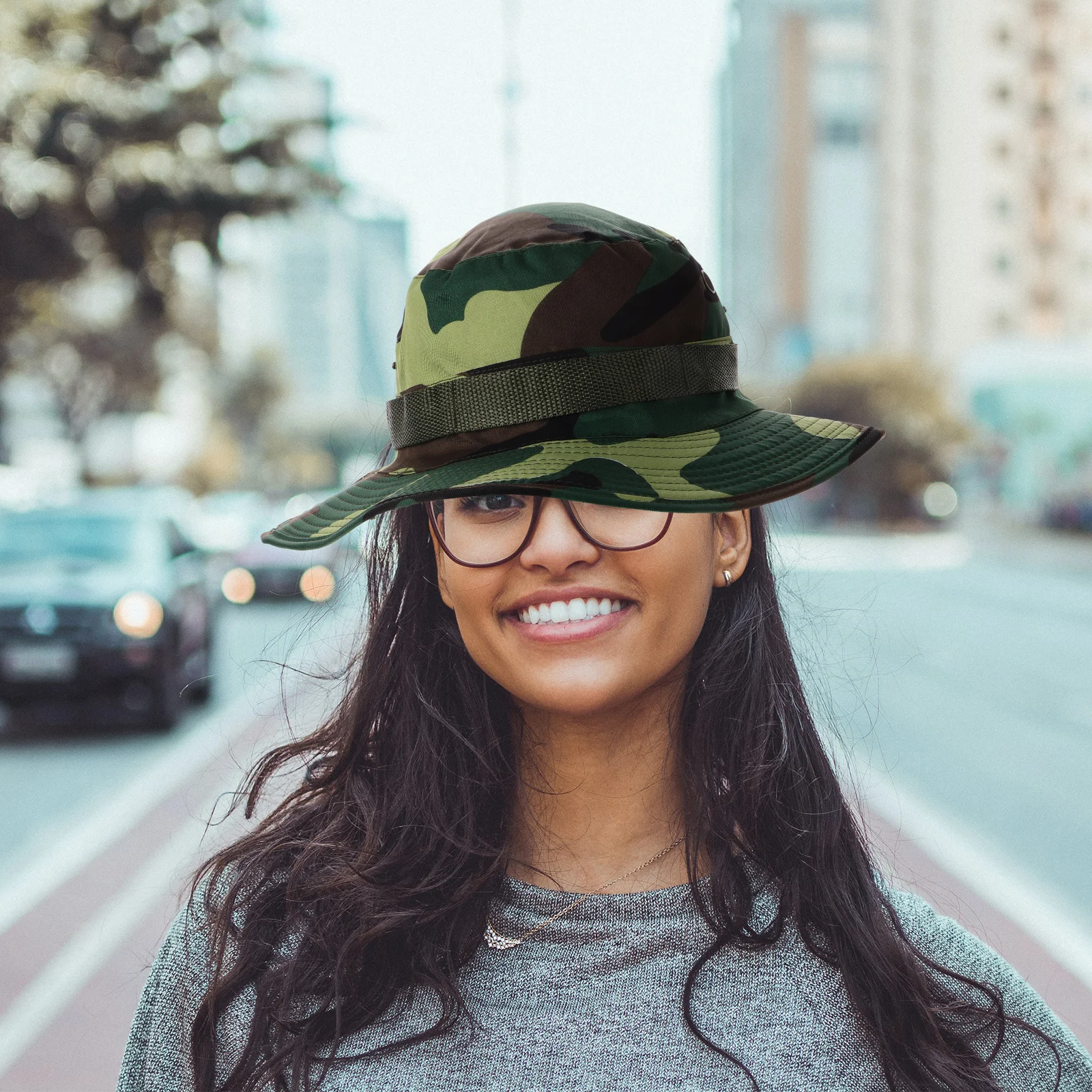 قبعة دلو مموهة للرجال بحافة واسعة للحماية من الشمس من البوليستر وحزام رقبة قابل للتعديل للمشي لمسافات طويلة وصيد الأسماك في الهواء الطلق