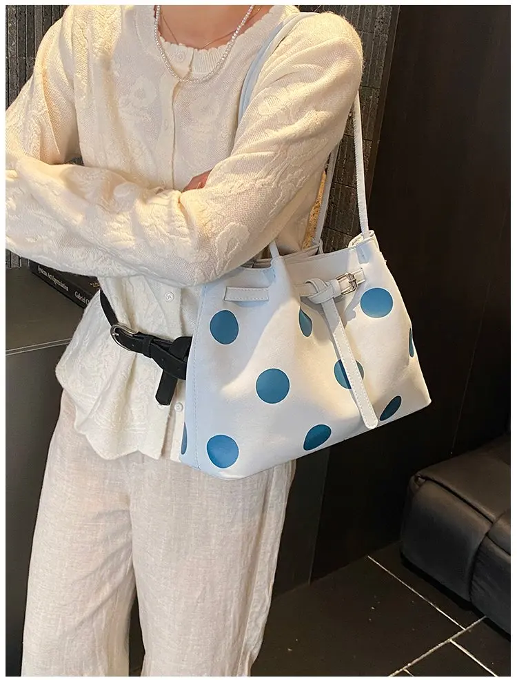 

Новая летняя корейская простая и универсальная сумка-тоут 2026 года, модная женская сумка G-класса с высококачественной текстурой, сумка на плечо