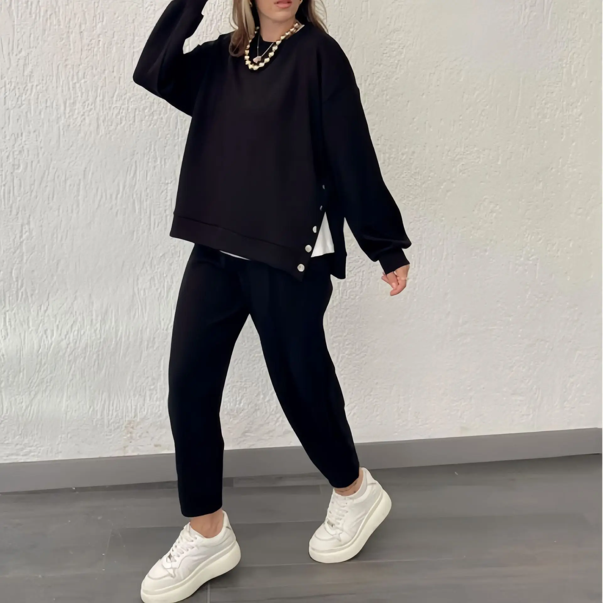 

Комплекты из двух предметов. Женский комплект брюк. Спортивный костюм с круглым вырезом. Топы. Длинные брюки. Прямые брюки. Комплекты брюк для бега. Одинаковые комплекты.