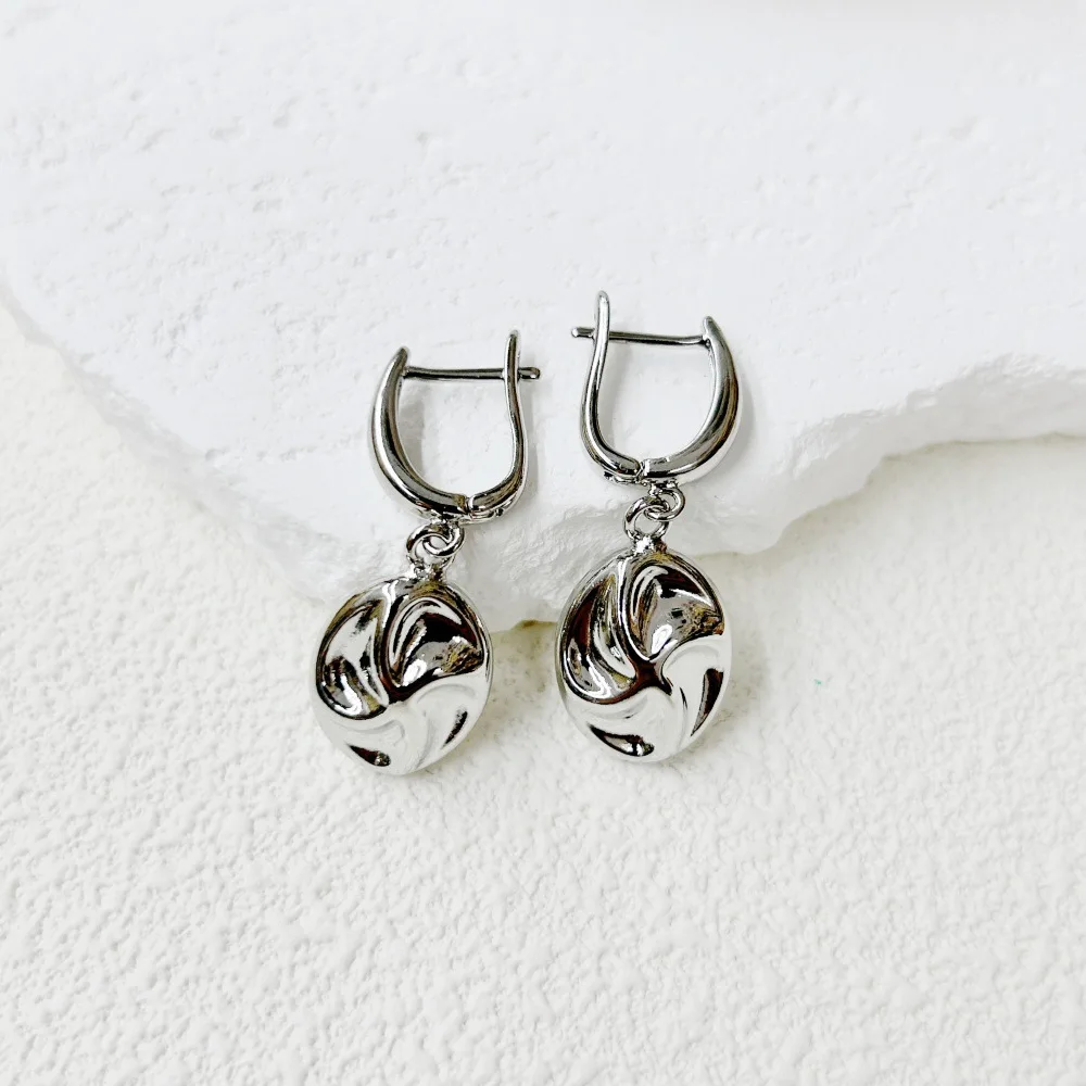 Versatile copper three-dimensional smooth surface hollow love U-shaped ear buckle earrings, oval windmill women's jewelry