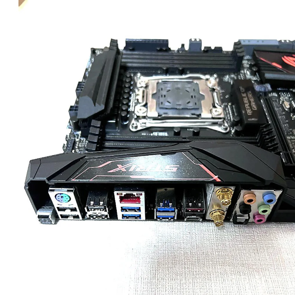 STRIX X99 GAMING ROG 2011-3 supporta la scheda madre Desktop E5 V4