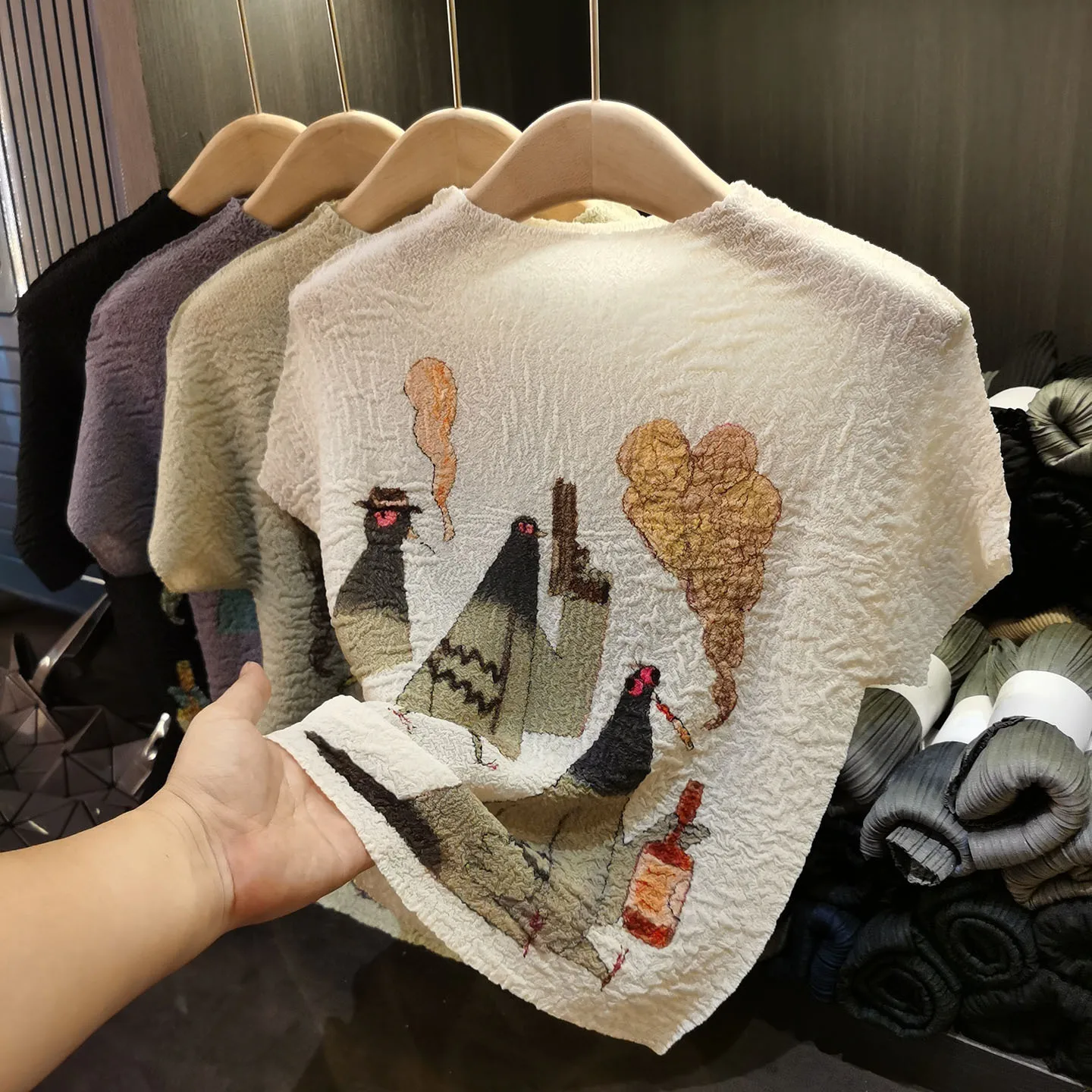 

2025 Summer Miyake New Pleated Print Fold T-shirt Plisse Fold Design Sense Pleat Skinny Stand-up Short Sleeve Pleats Tops Female