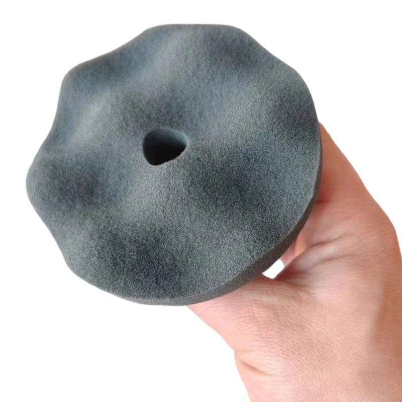 Vehicle Detailing Sponge Applicator for Controlled Tire Use