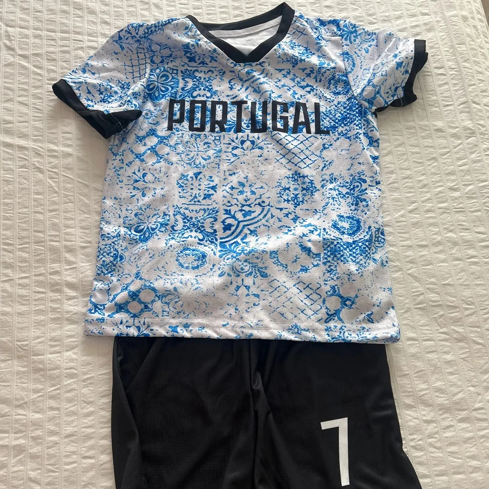 2024 Portugal Jersey Voetbalshirtset voor kinderen # 7 Jongens Meisjes Voetbaltenue Ademend shirt en shorts Sneldrogende sportkleding