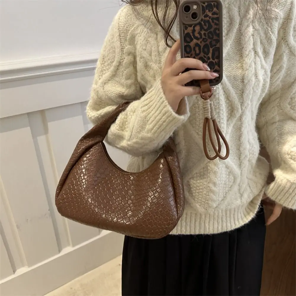 

Casual Pu Weave Bag Quilted Pattern Black Pu Leather Handbag Red Purse Crescent Bag Students